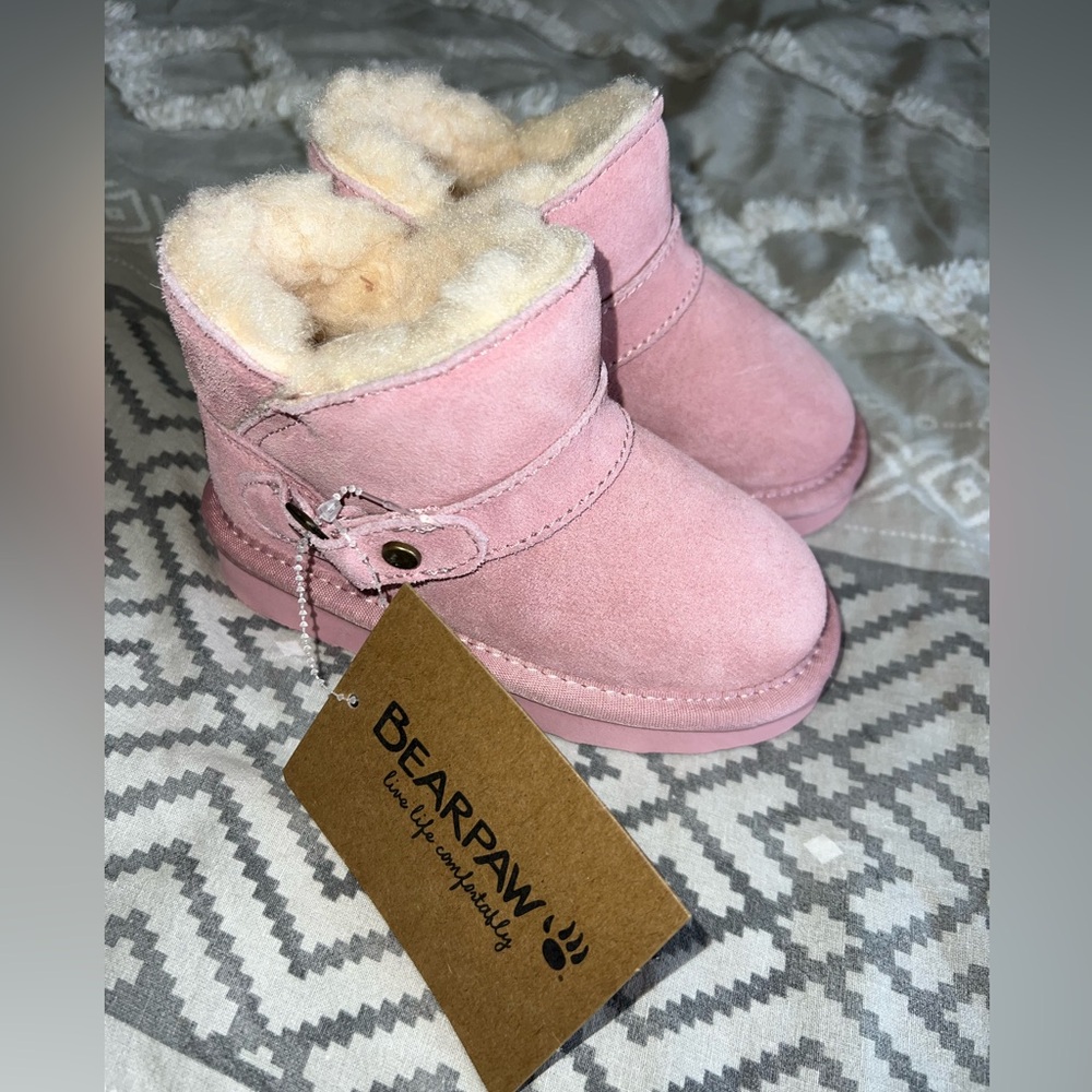 Toddler Bear Paw boots - NWT